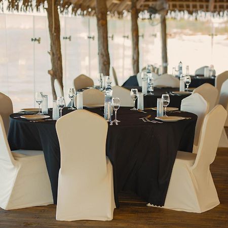 Giraffe Beach Hotel Dar es Salaam Exterior photo