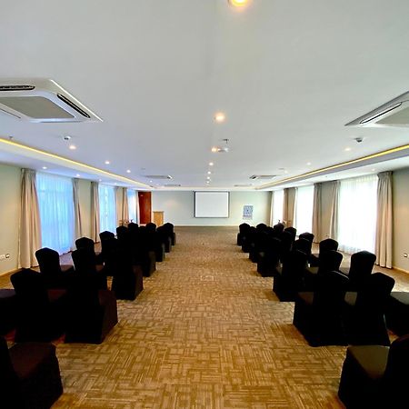 Giraffe Beach Hotel Dar es Salaam Exterior photo
