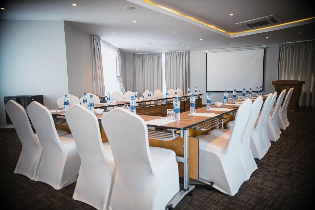 Giraffe Beach Hotel Dar es Salaam Exterior photo