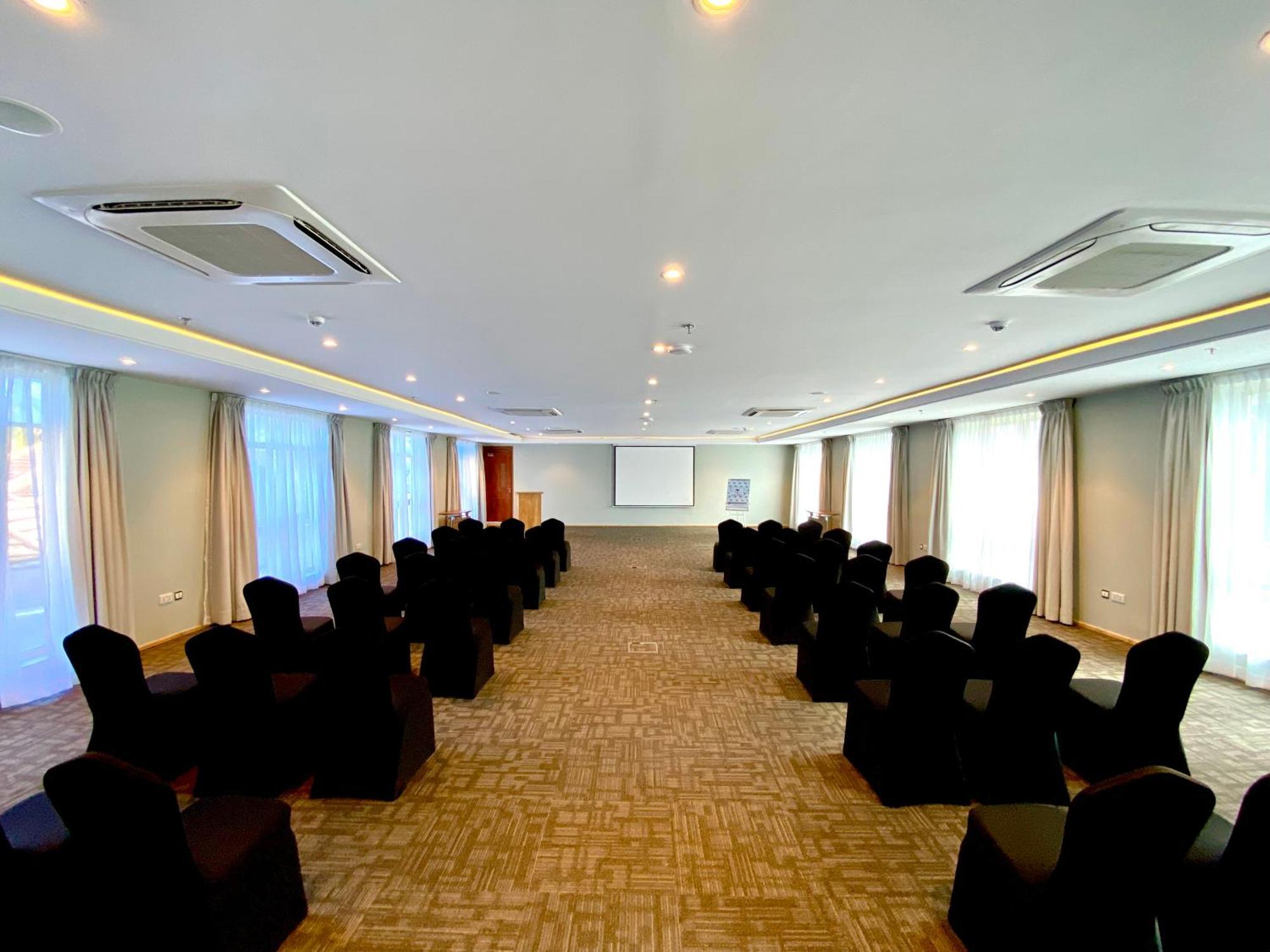 Giraffe Beach Hotel Dar es Salaam Exterior photo