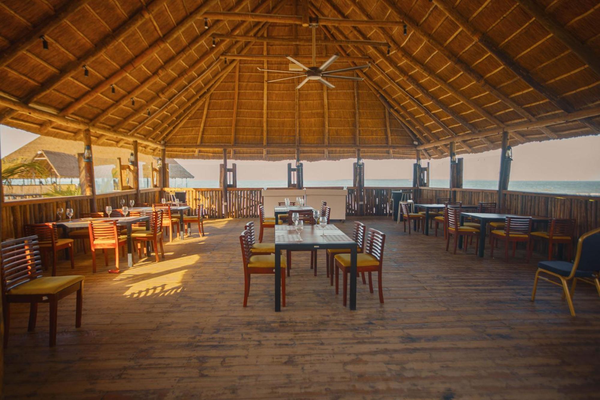Giraffe Beach Hotel Dar es Salaam Exterior photo