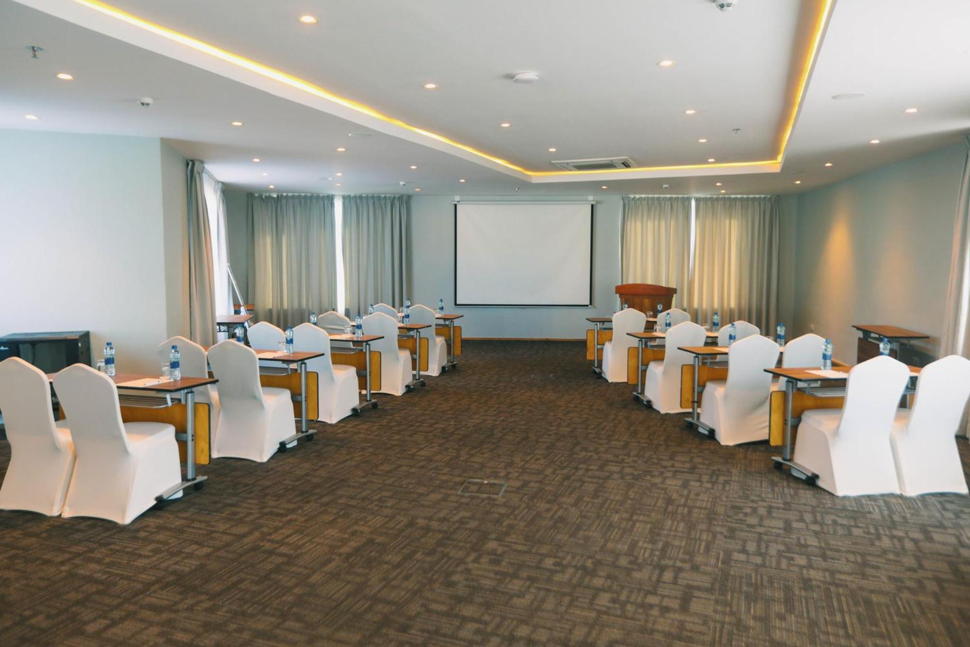 Giraffe Beach Hotel Dar es Salaam Exterior photo