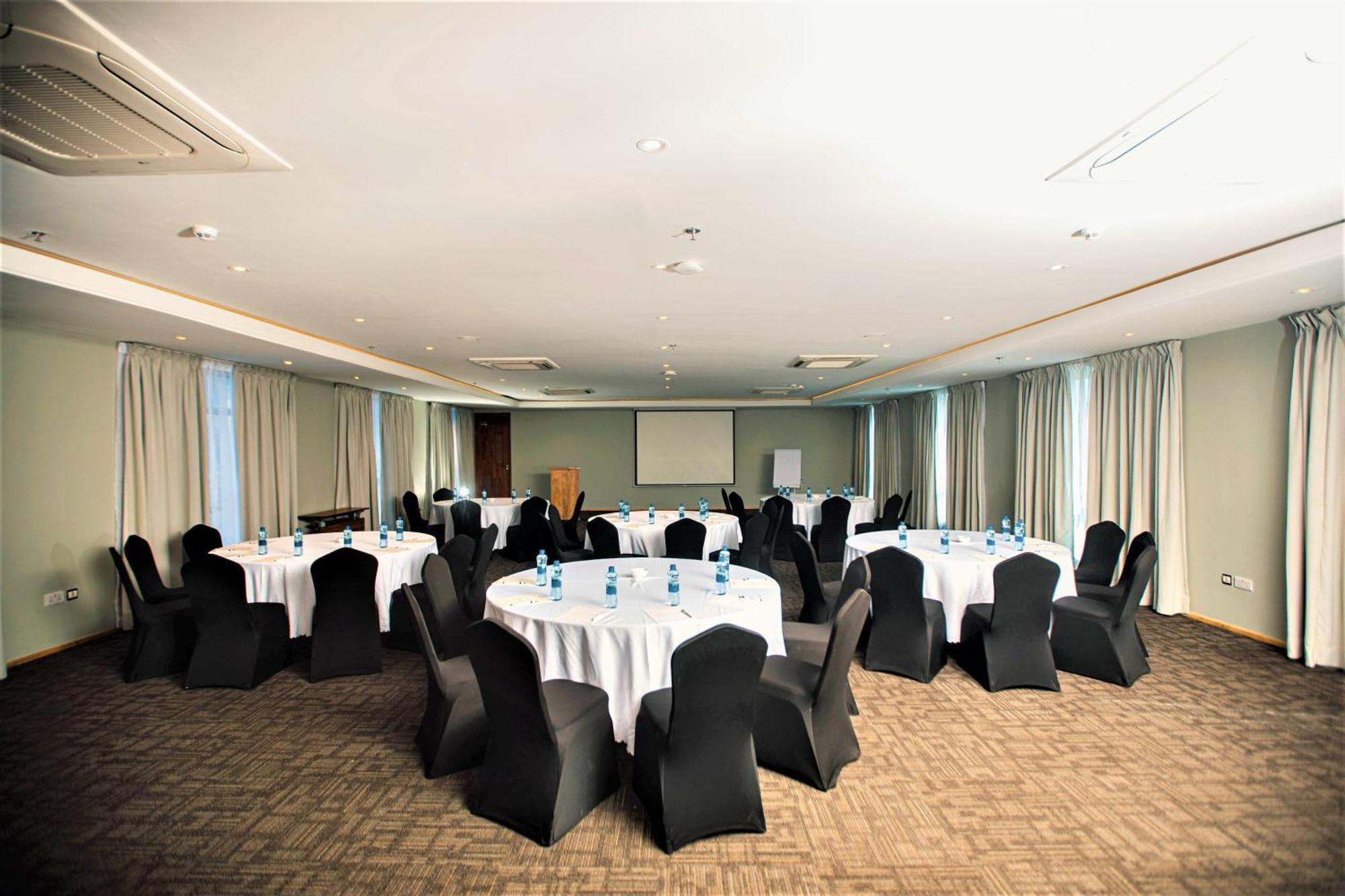 Giraffe Beach Hotel Dar es Salaam Exterior photo